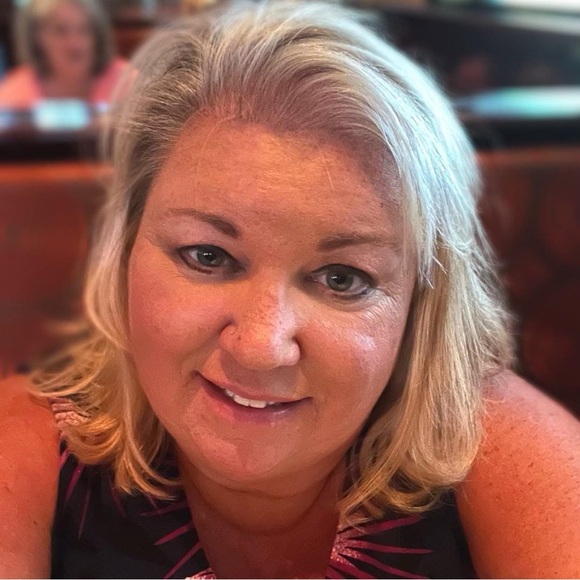 Meet your Posher, Heather - Picture 2 of 3